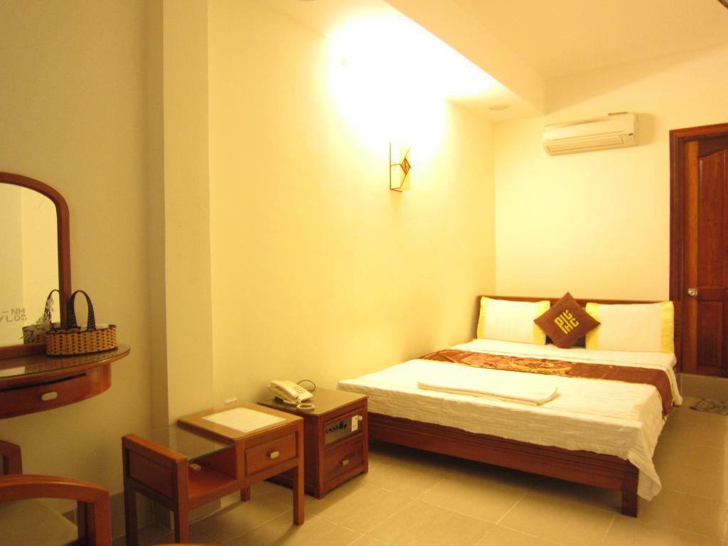Pylos Hotel Хошимин Екстериор снимка