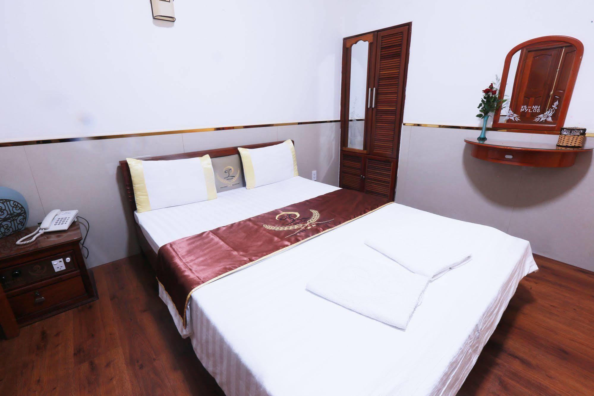 Pylos Hotel Хошимин Екстериор снимка