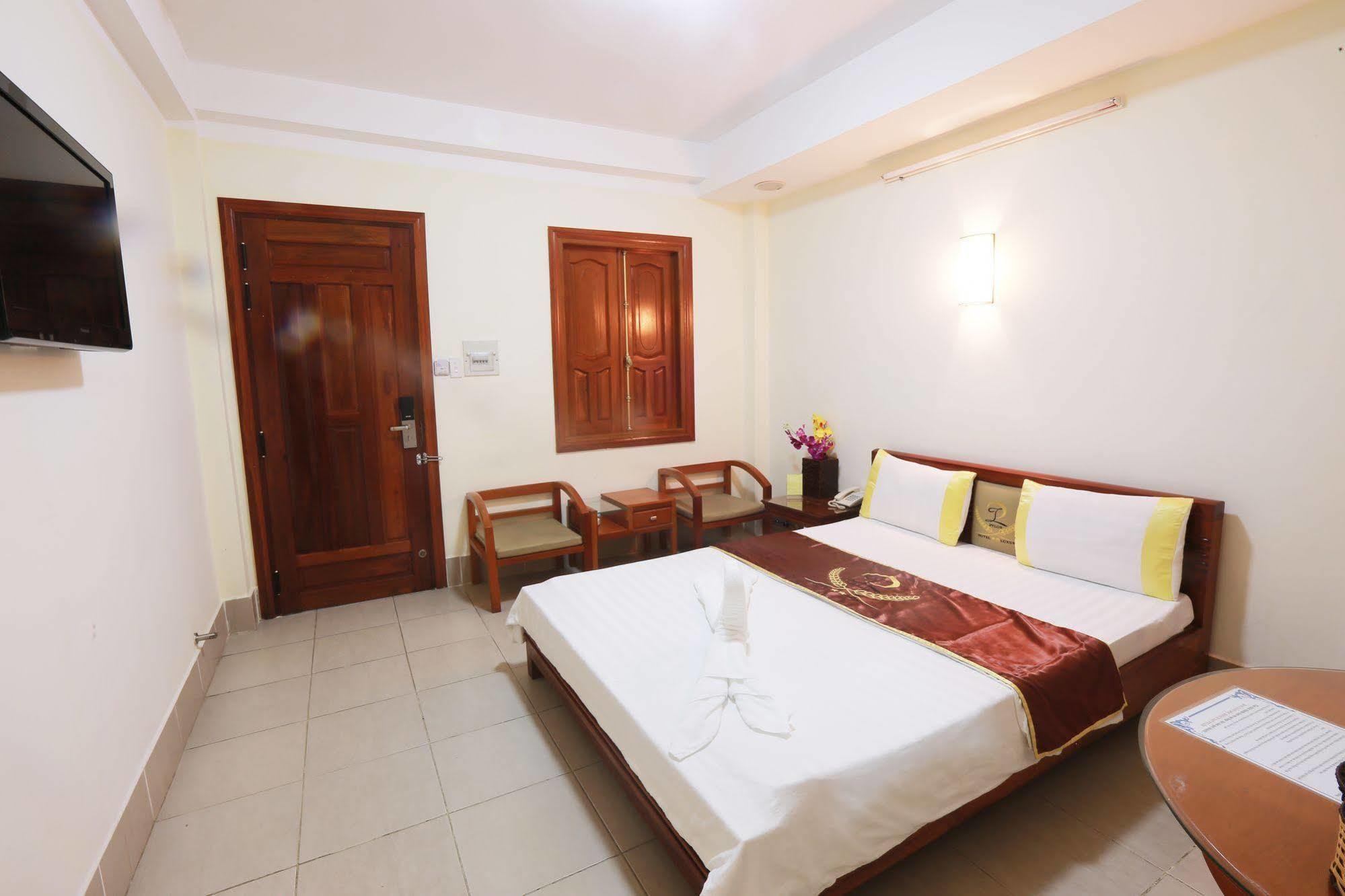 Pylos Hotel Хошимин Екстериор снимка