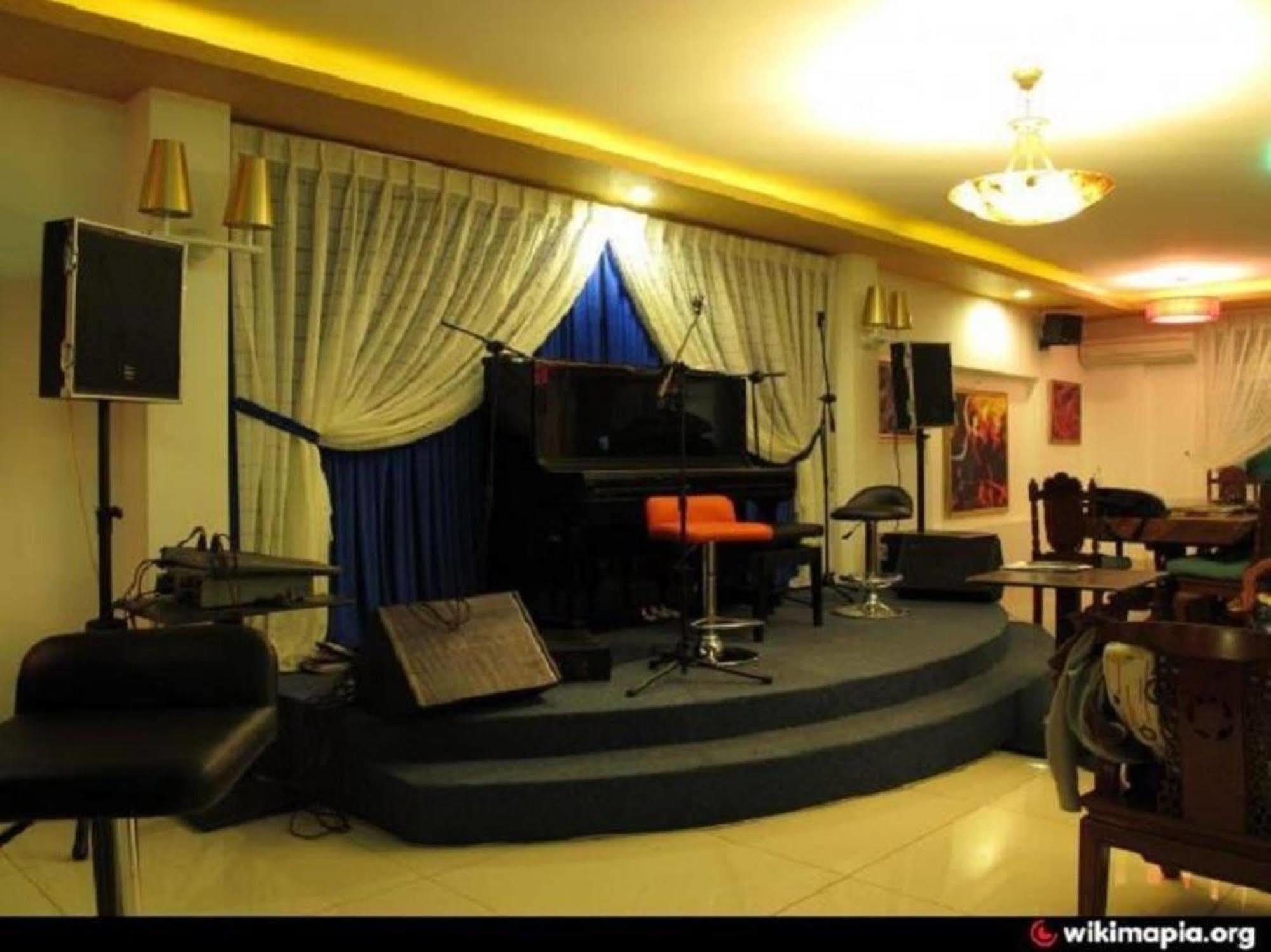 Pylos Hotel Хошимин Екстериор снимка